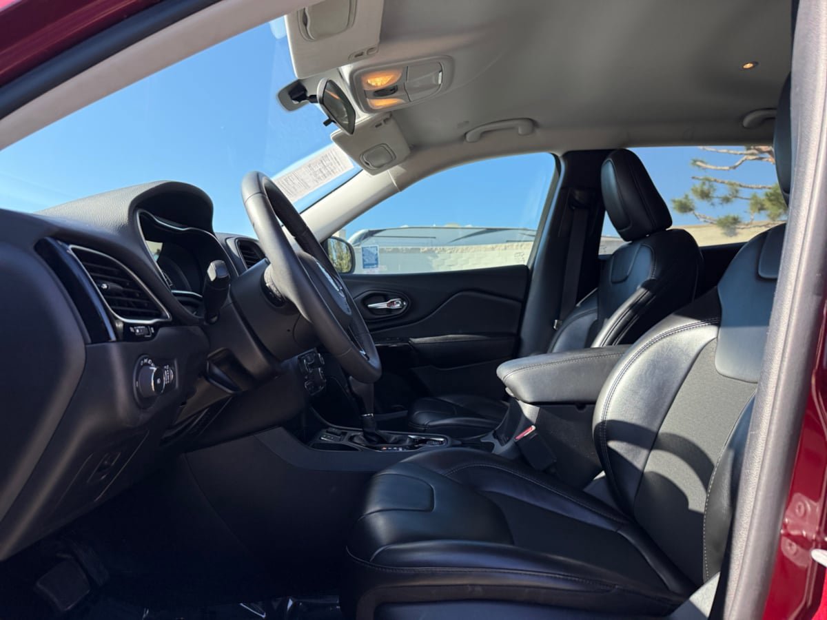 Used 2020 Jeep Cherokee Latitude Plus image 13