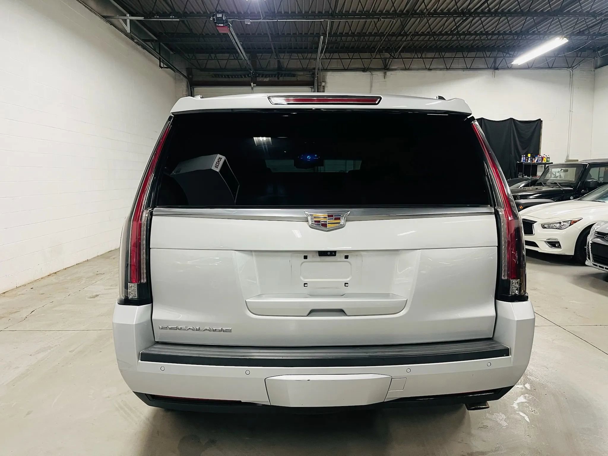 Used 2018 Cadillac Escalade Premium Luxury image 7