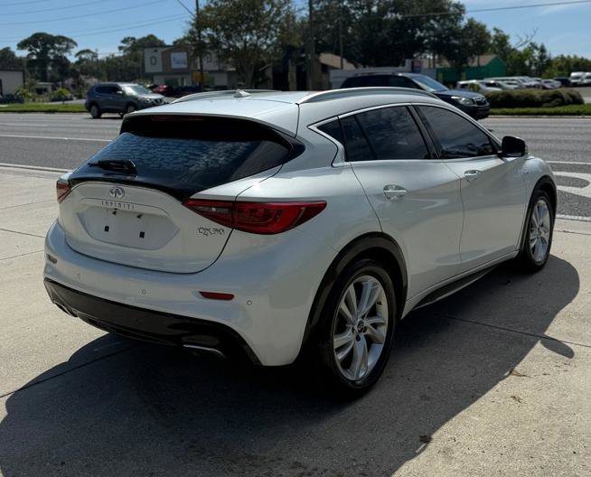 Used 2017 INFINITI QX30 Premium w/ Navigation Package image 3