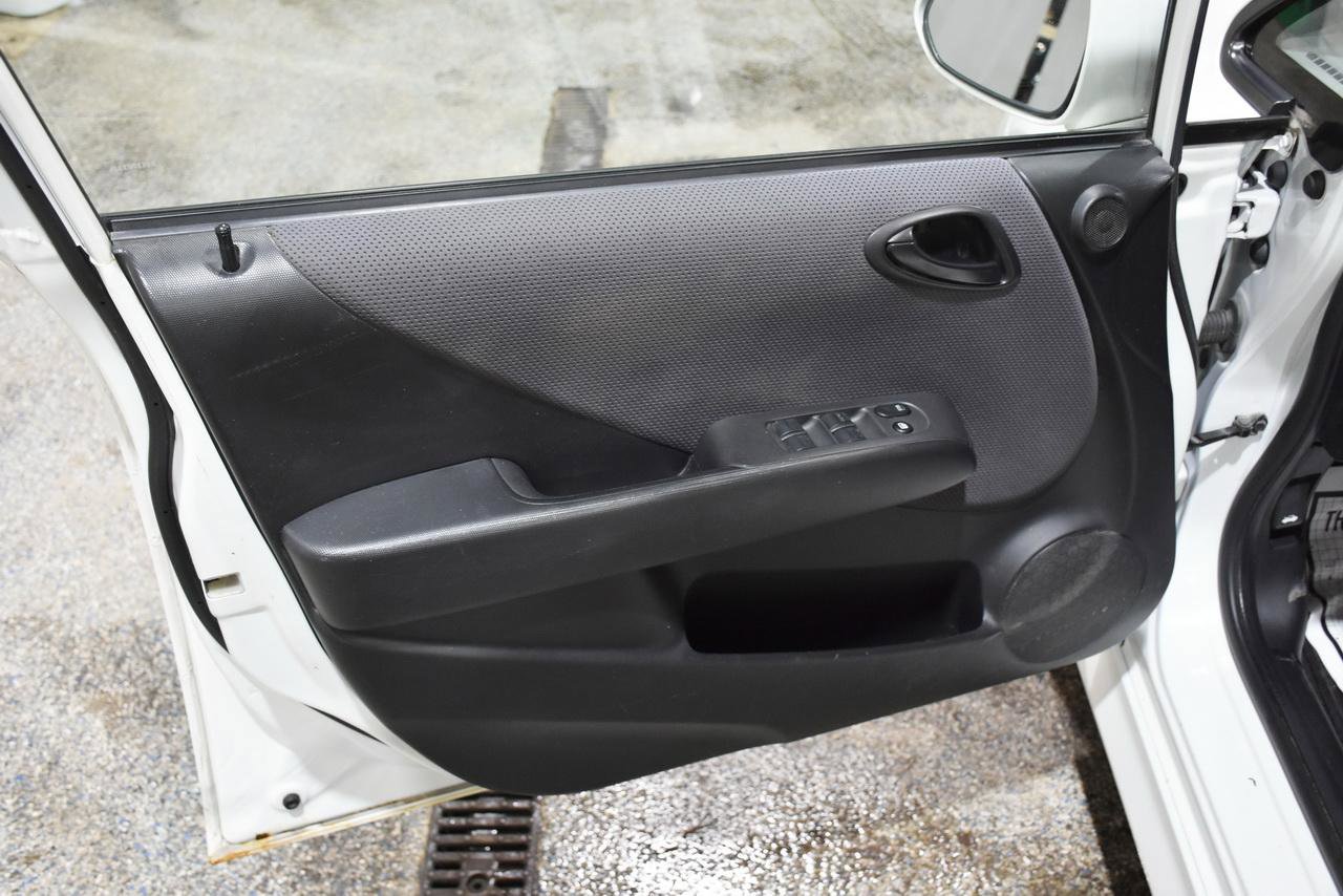 Used 2007 Honda Fit Sport image 34