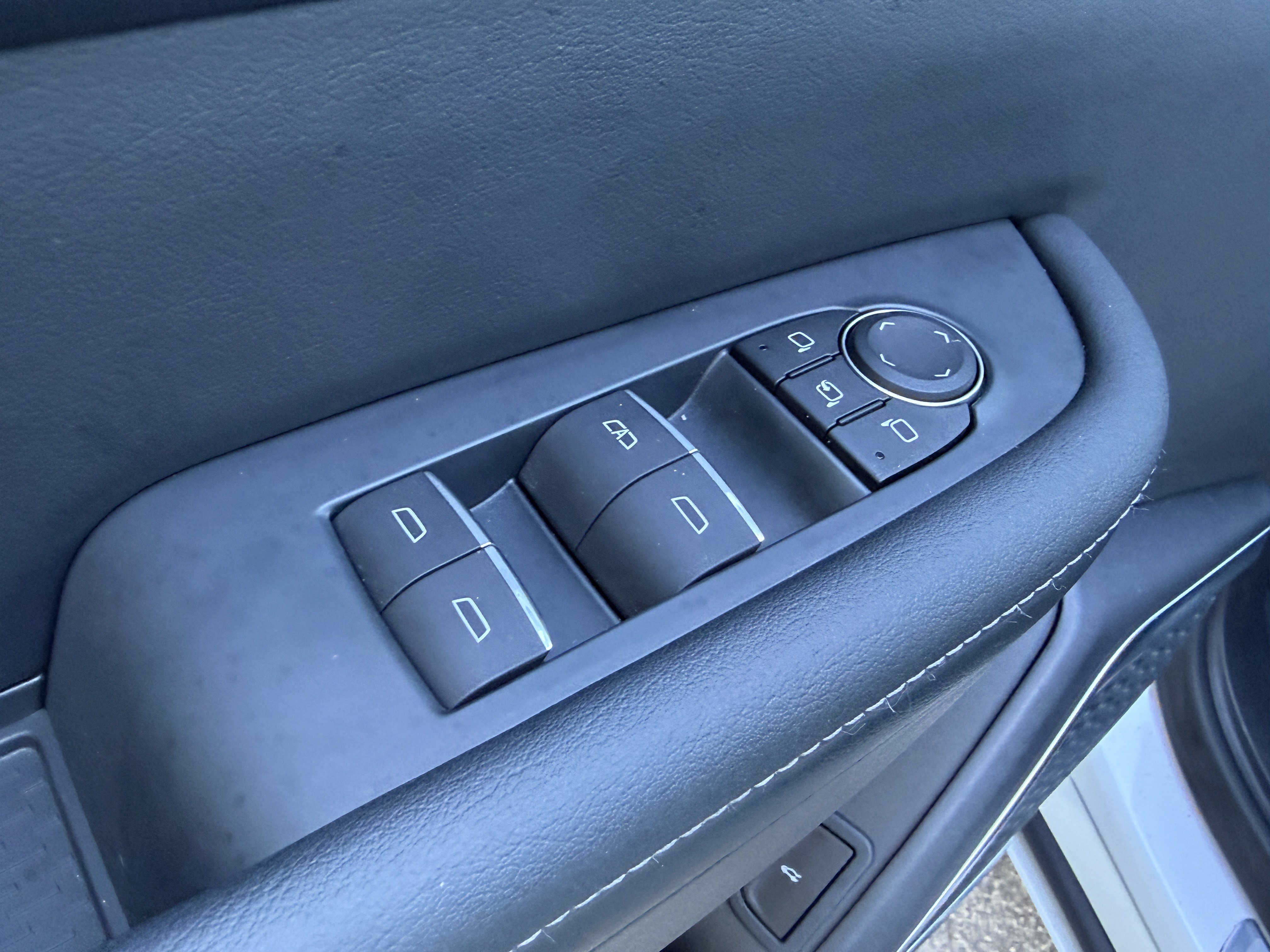 Used 2025 Buick Enclave Avenir FWD image 13