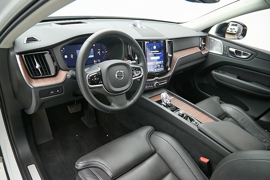 Certified 2023 Volvo XC60 T8 Ultimate w/ Climate Package AWD/4WD image 12
