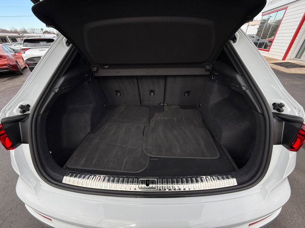 Used 2024 Audi Q3 2.0T Premium image 25