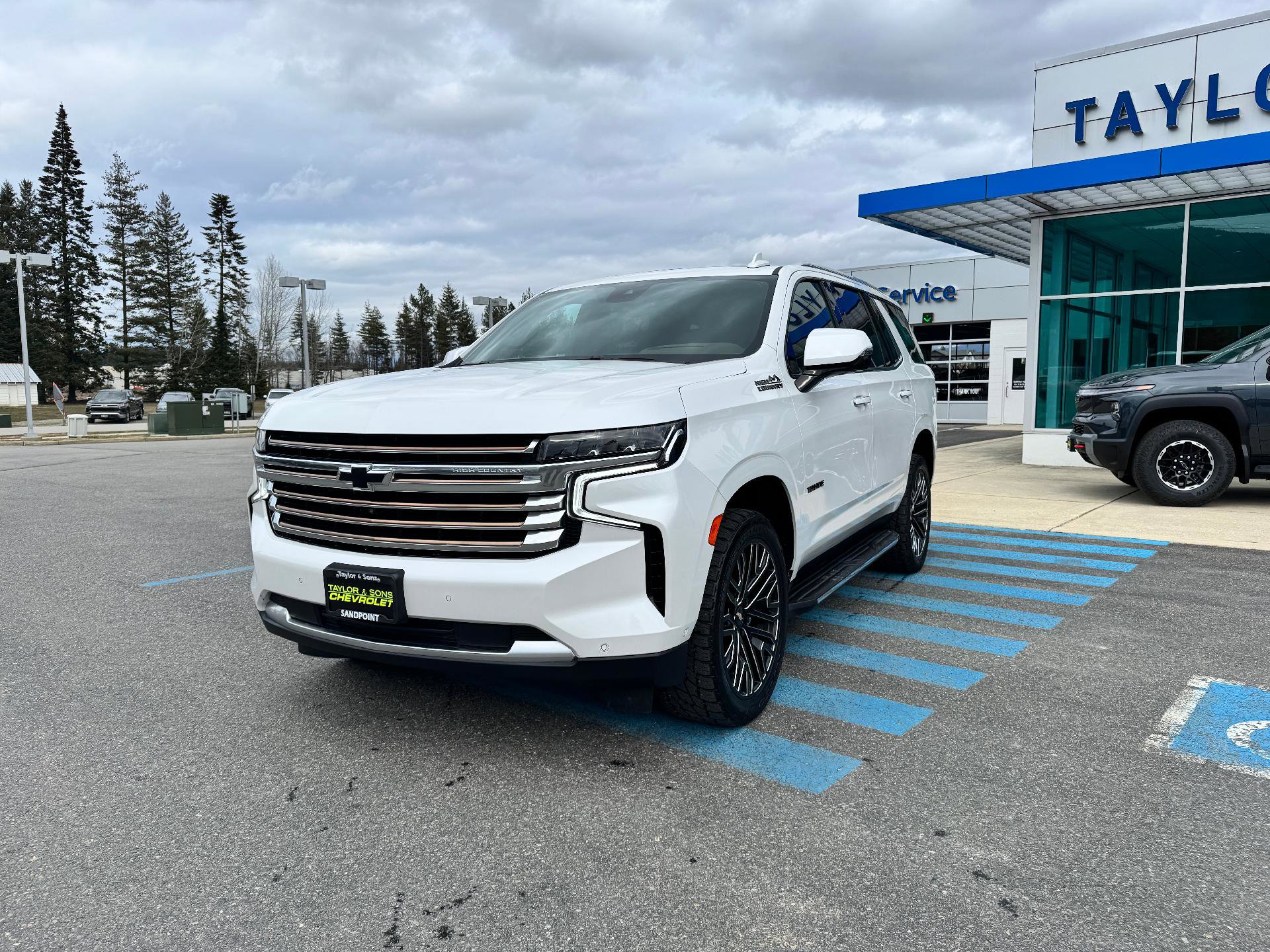 Used 2024 Chevrolet Tahoe High Country w/ Advanced Technology Package image 3
