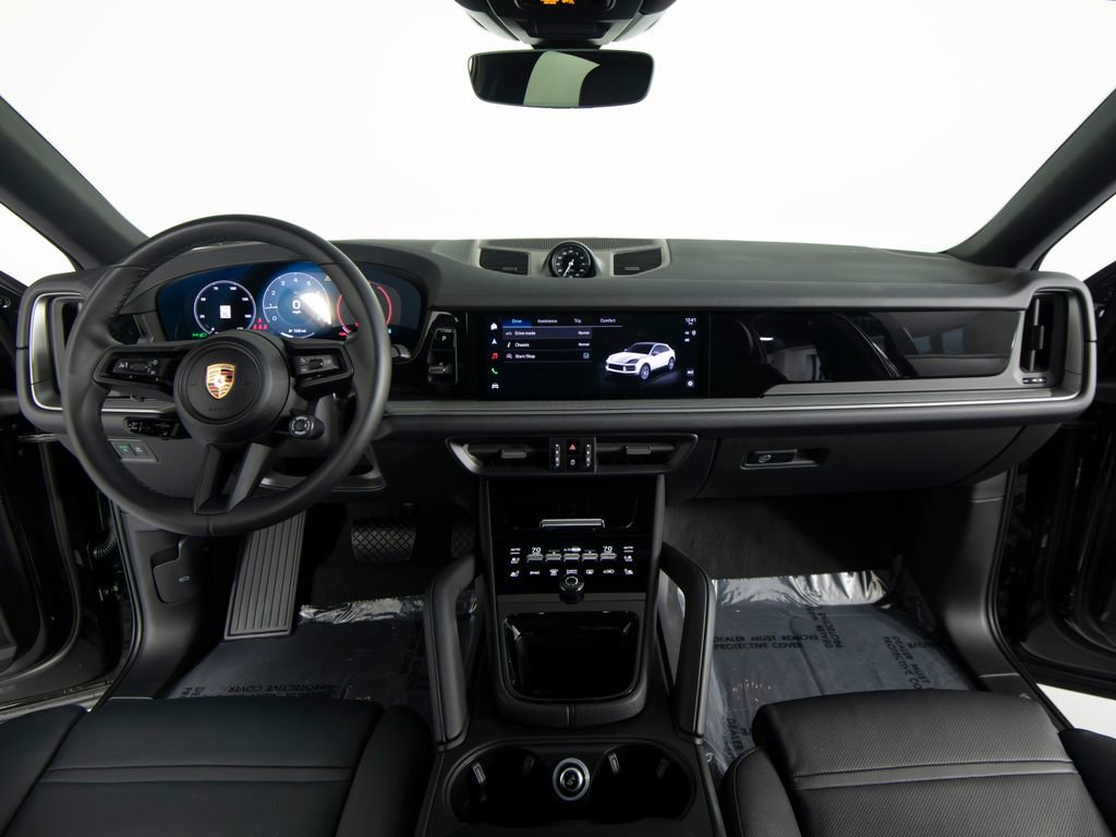 Certified 2025 Porsche Cayenne Coupe image 33
