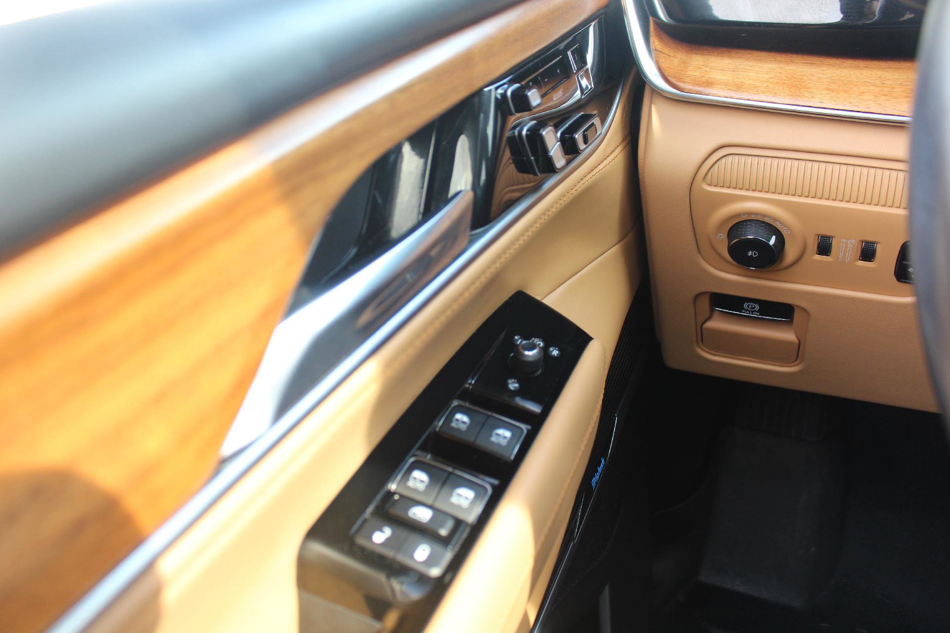Used 2022 Jeep Grand Wagoneer Series III w/ Rear Seat Video Group 1 image 23
