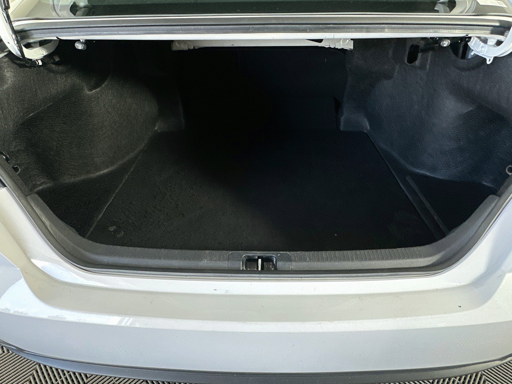 Used 2025 Toyota Camry SE FWD image 29