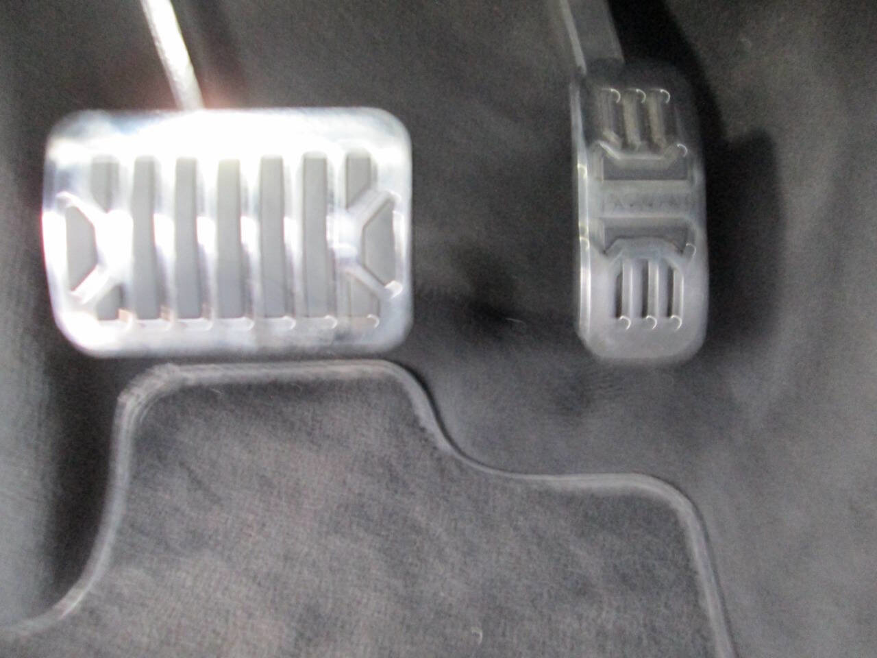 Used 2015 Jaguar XJ image 22