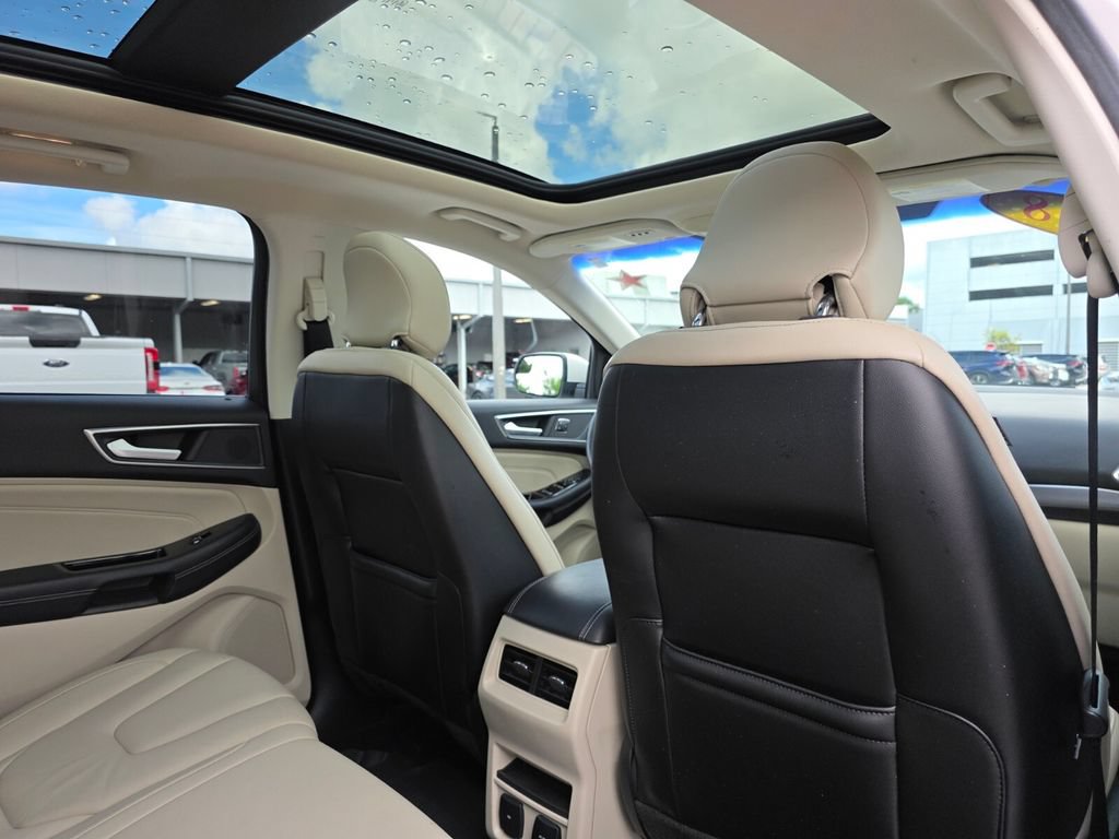 Used 2018 Ford Edge Titanium w/ Technology Package AWD/4WD image 17