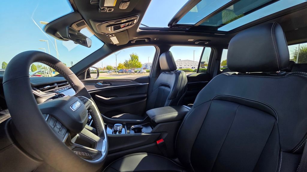 New 2025 Jeep Grand Cherokee Limited w/ Black Appearance Package image 22