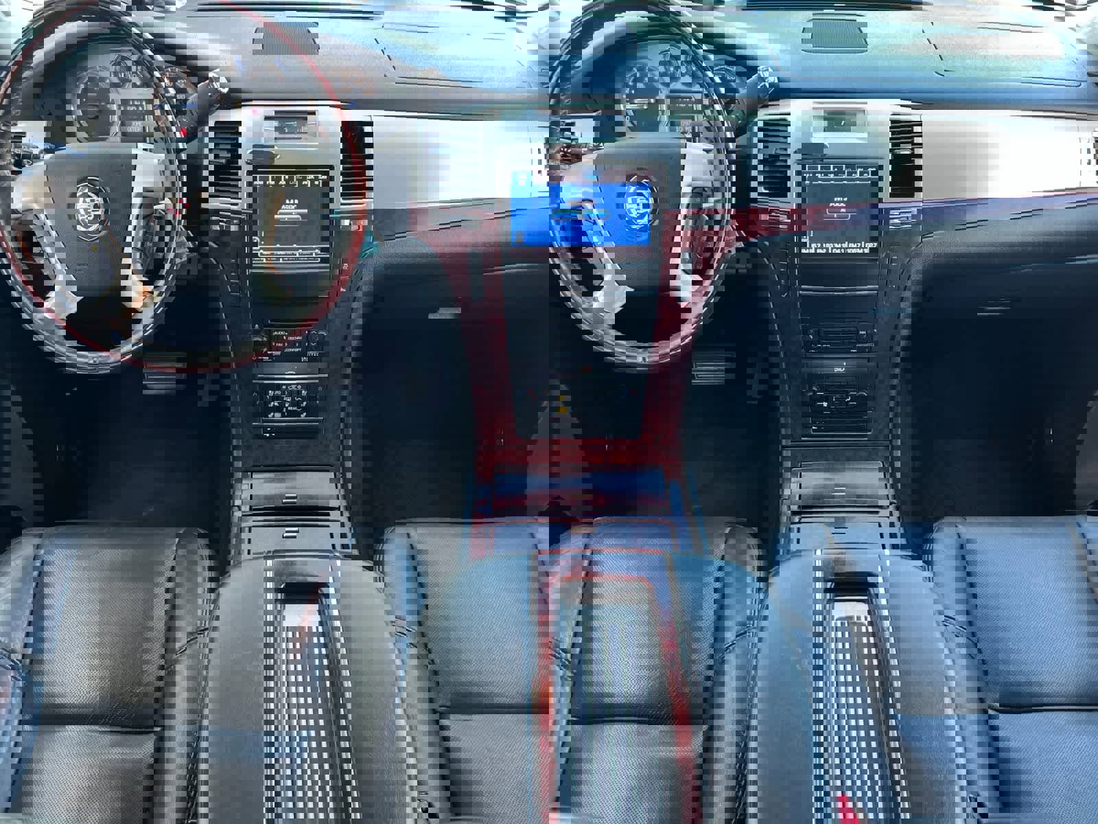 Used 2014 Cadillac Escalade Luxury image 4