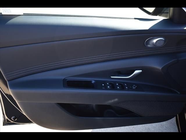Certified 2025 Hyundai Elantra SEL FWD image 20