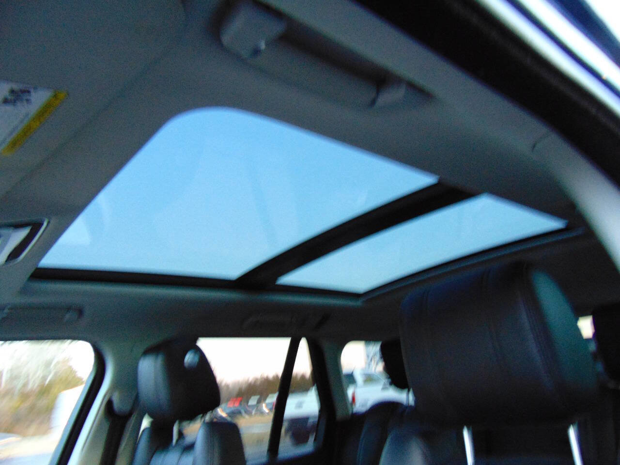 Used 2017 Land Rover Range Rover HSE image 24