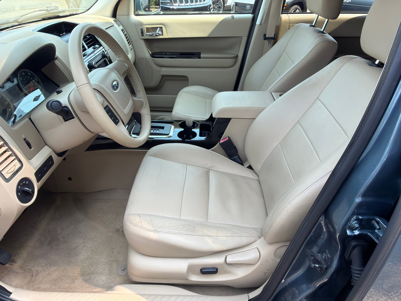 Used 2011 Ford Escape Limited w/ 302A Rapid Spec Order Code AWD/4WD image 3