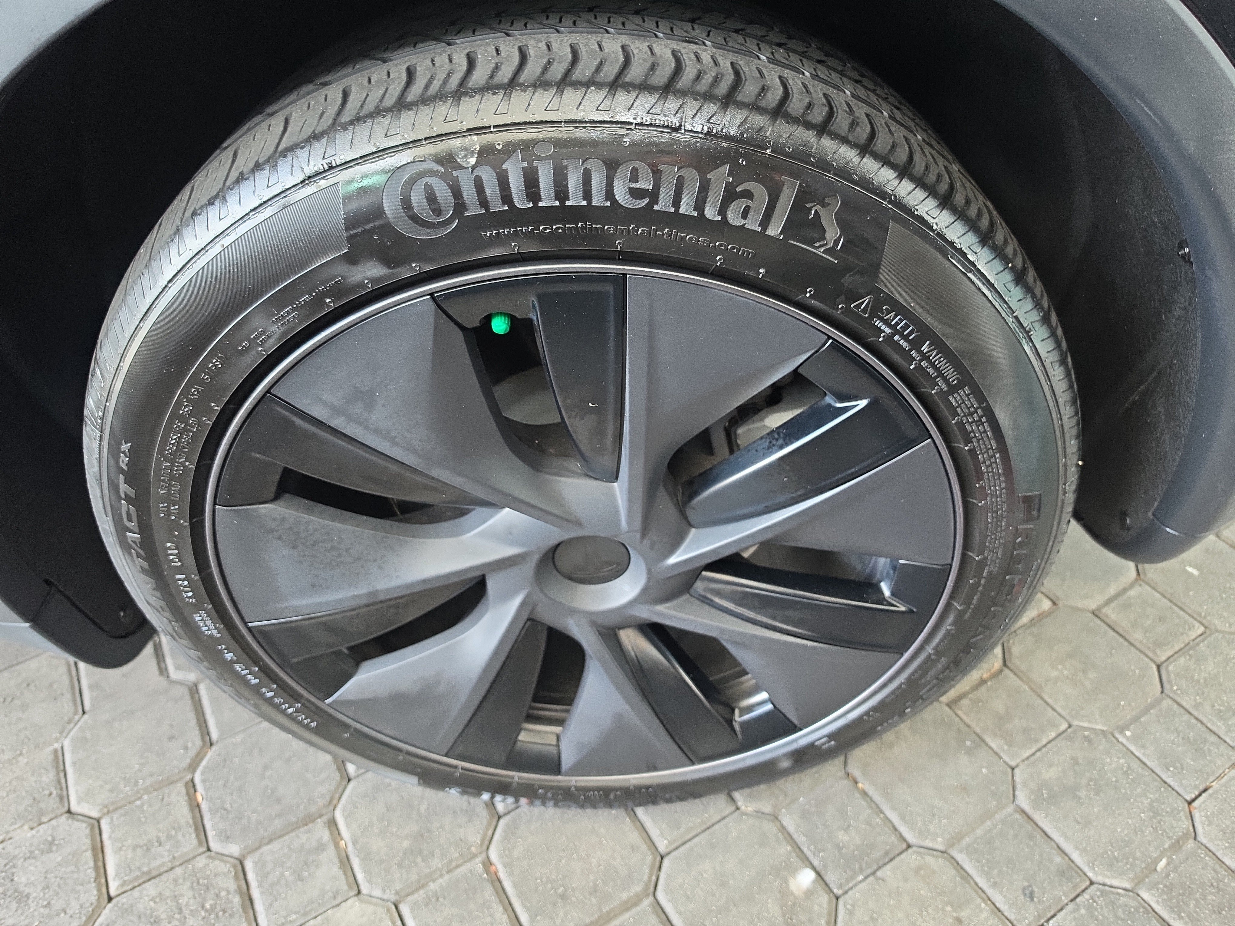 Used 2025 Tesla Model Y Long Range RWD image 6