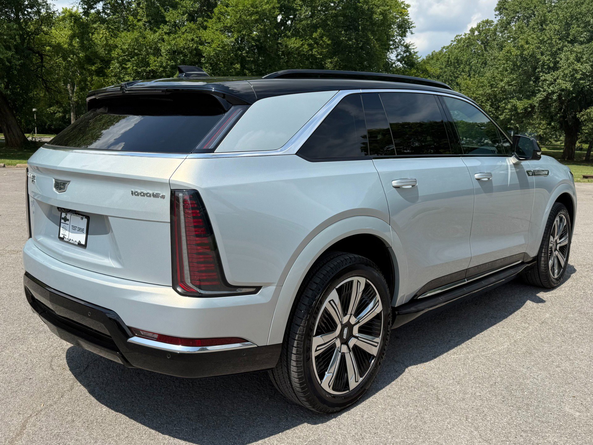 Used 2025 Cadillac Escalade IQ Luxury 2 image 3
