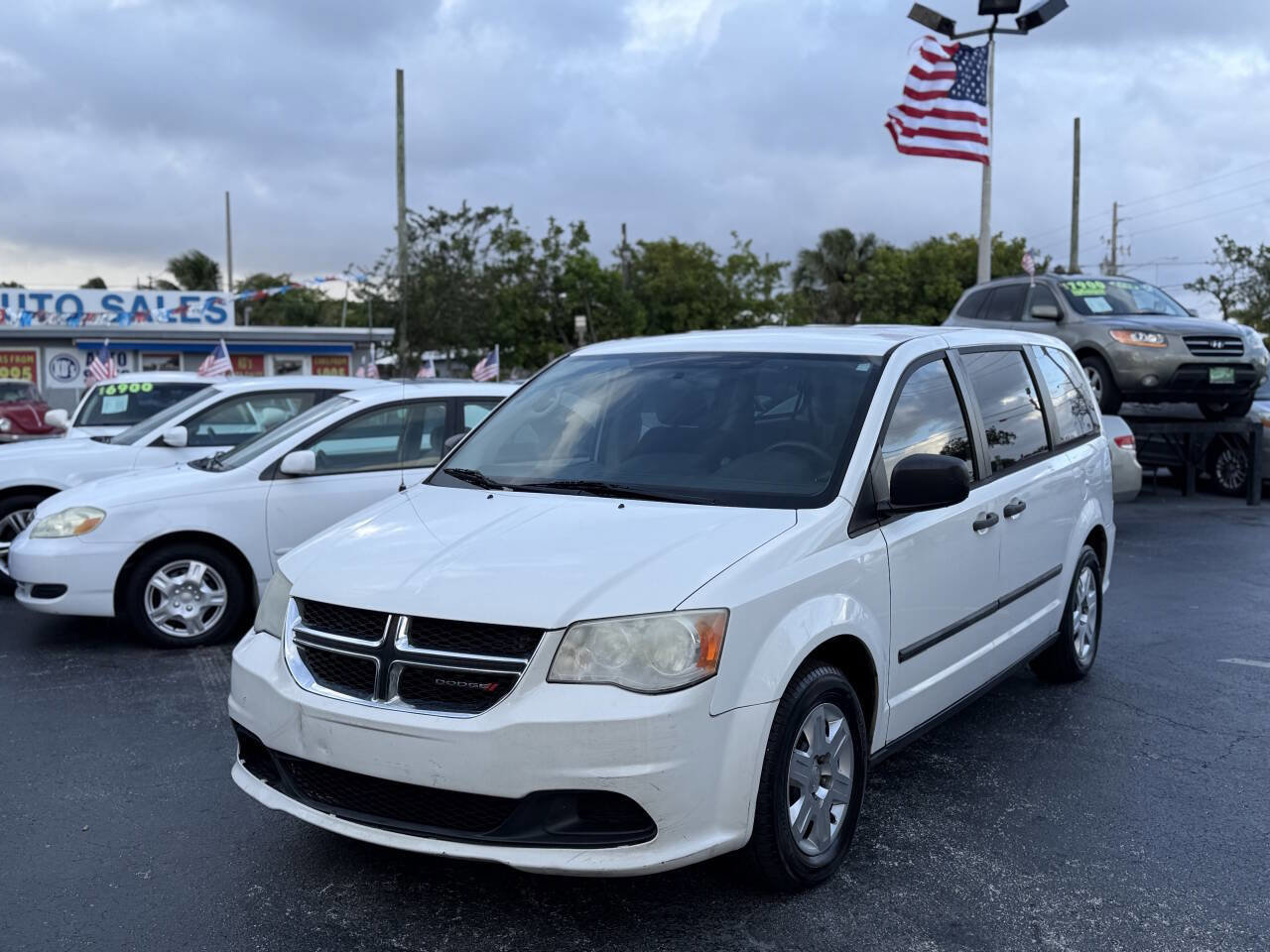 Used 2013 Dodge Grand Caravan American Value Package FWD image 1
