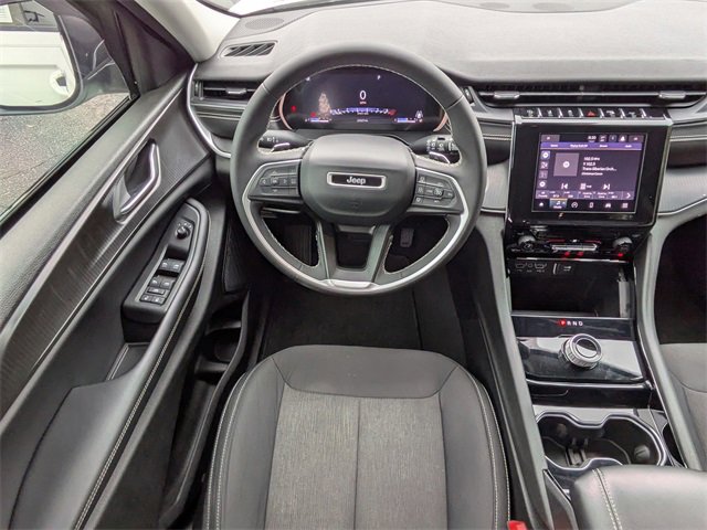 Used 2023 Jeep Grand Cherokee Laredo image 17