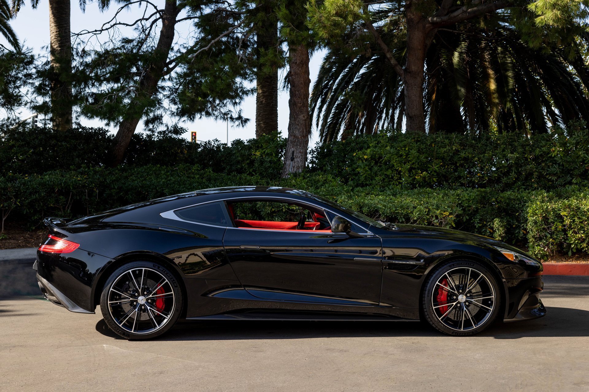 Used 2014 Aston Martin Vanquish Coupe image 27