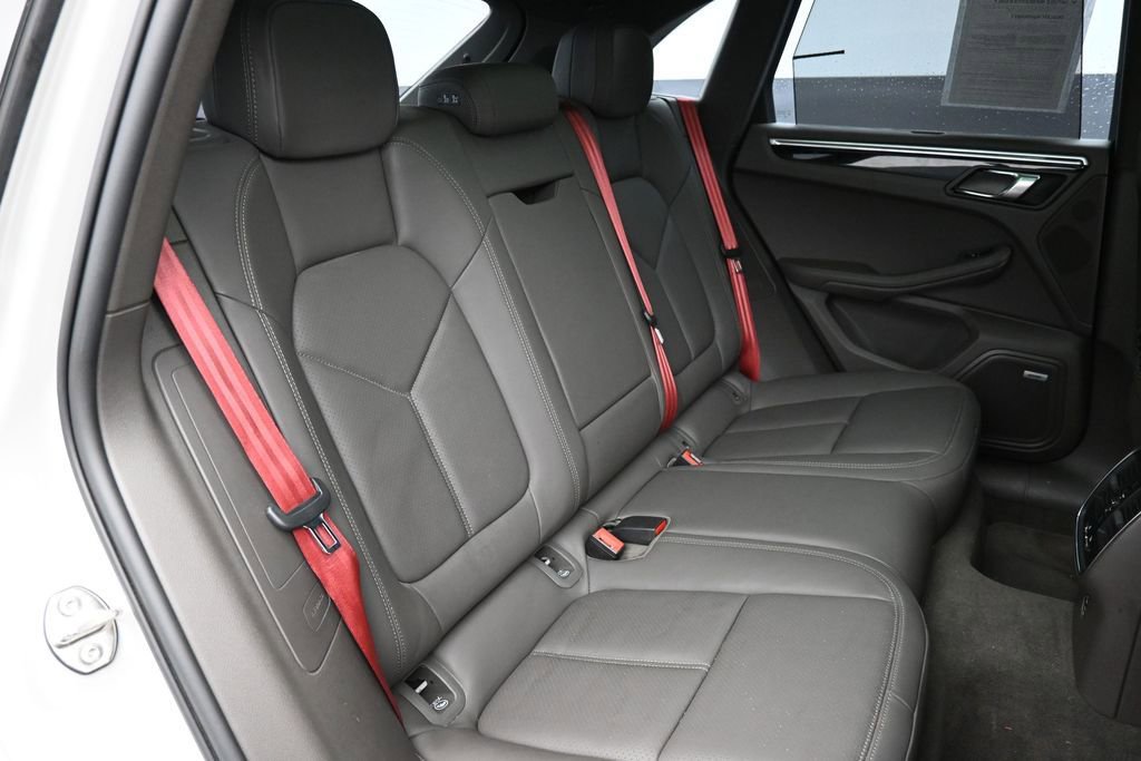 Used 2022 Porsche Macan AWD/4WD image 25