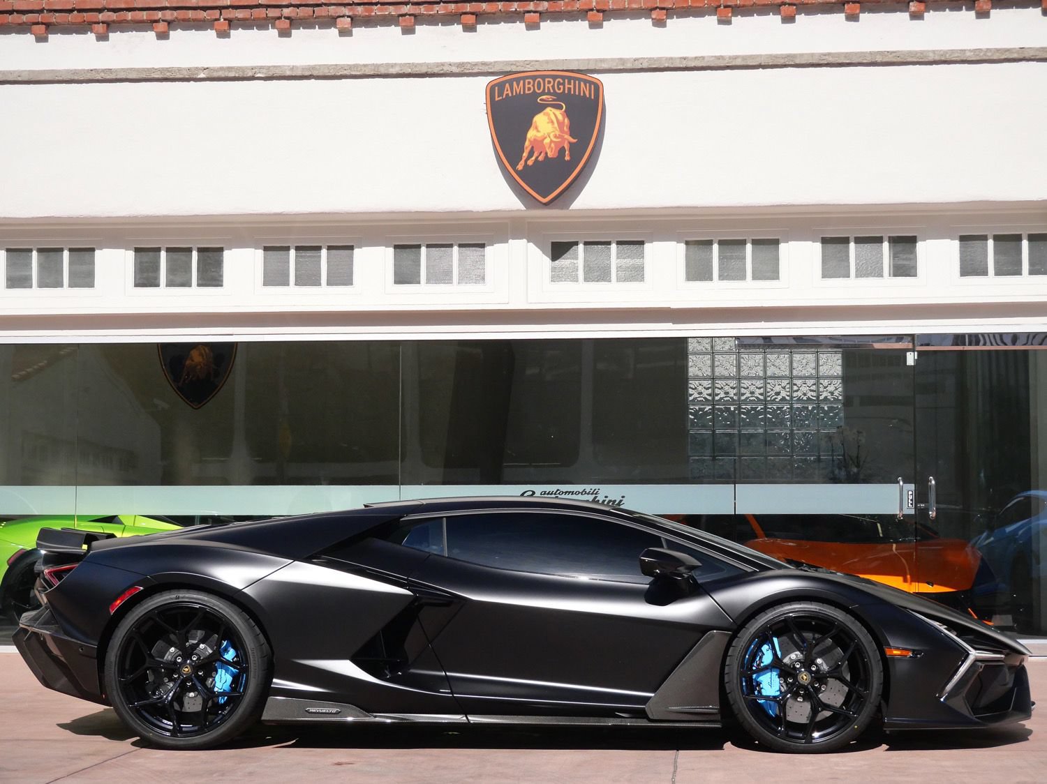 Used 2025 Lamborghini Revuelto AWD/4WD image 2
