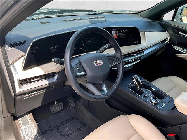 Certified 2024 Cadillac XT4 Luxury w/ Cold Weather Package FWD image 14