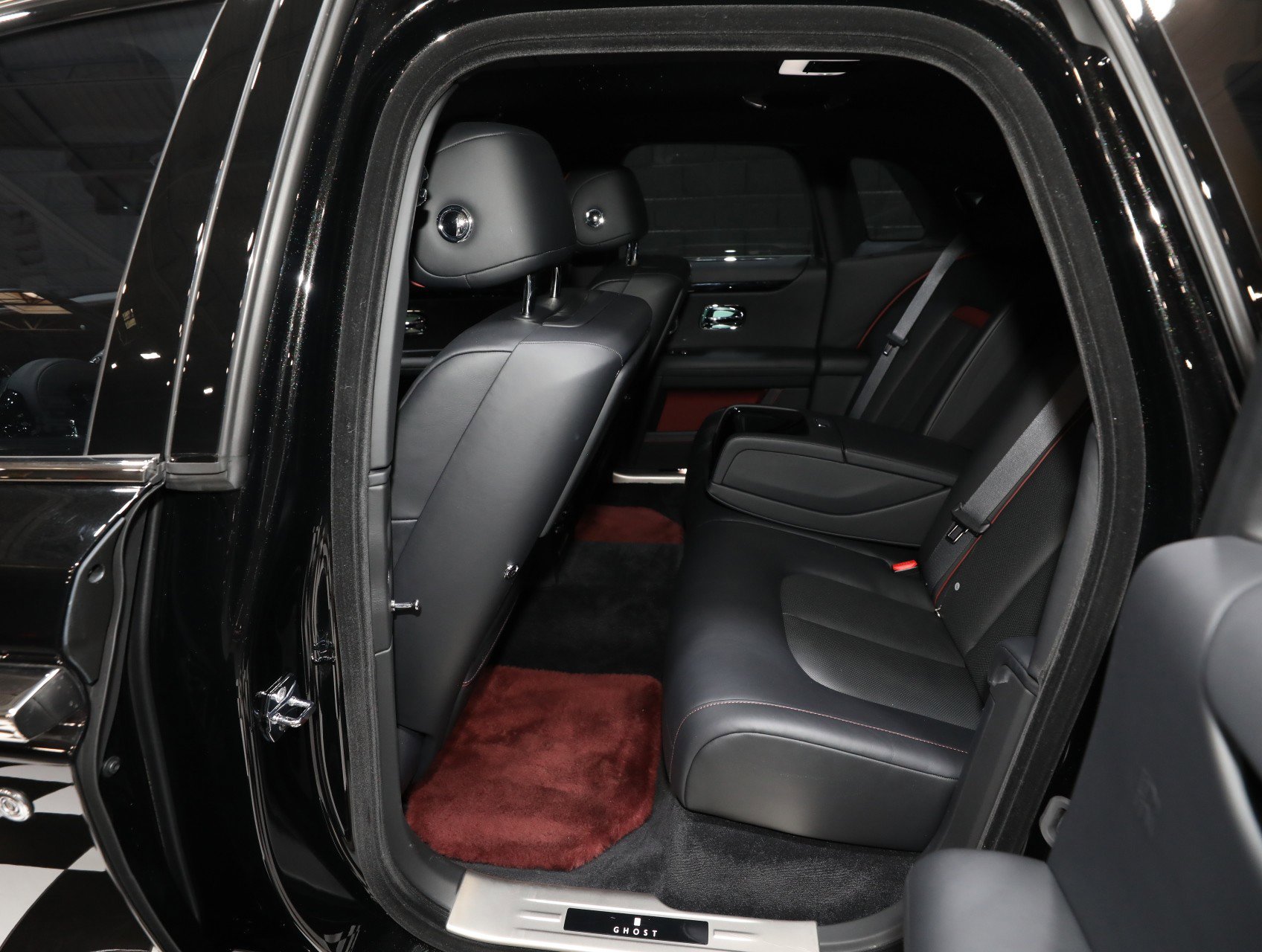 Used 2023 Rolls-Royce Ghost w/ Ghost Package AWD/4WD image 4