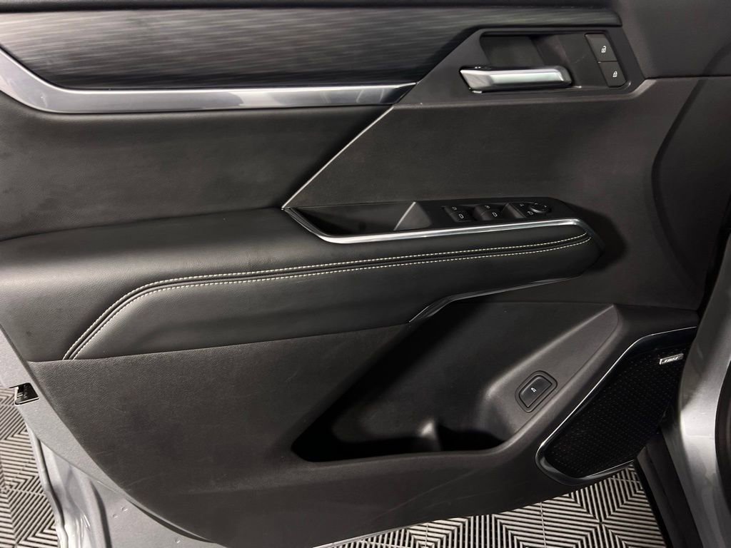 Used 2025 GMC Acadia Elevation image 25