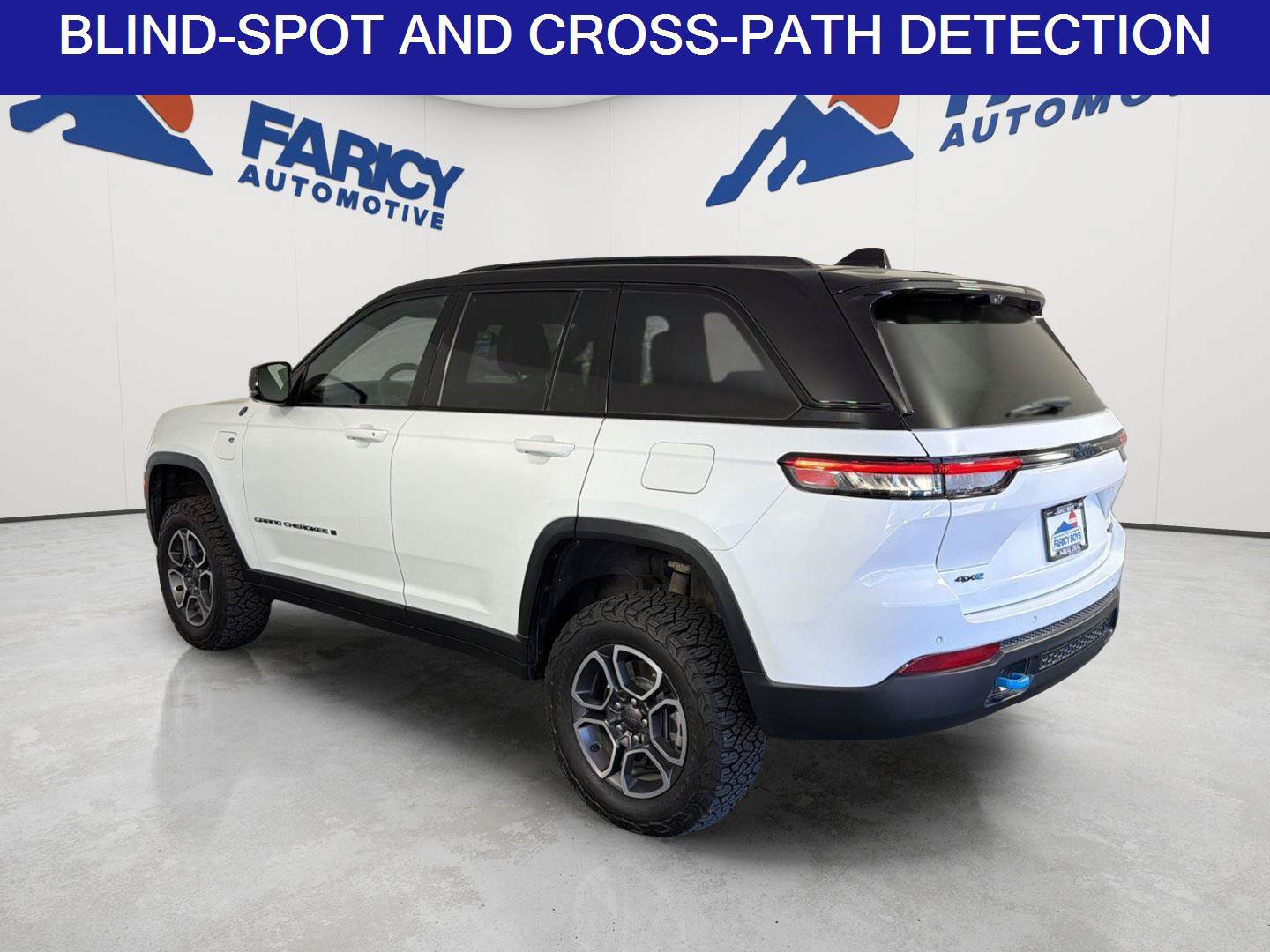 Used 2023 Jeep Grand Cherokee Trailhawk w/ Advanced Protech Group II AWD/4WD image 7