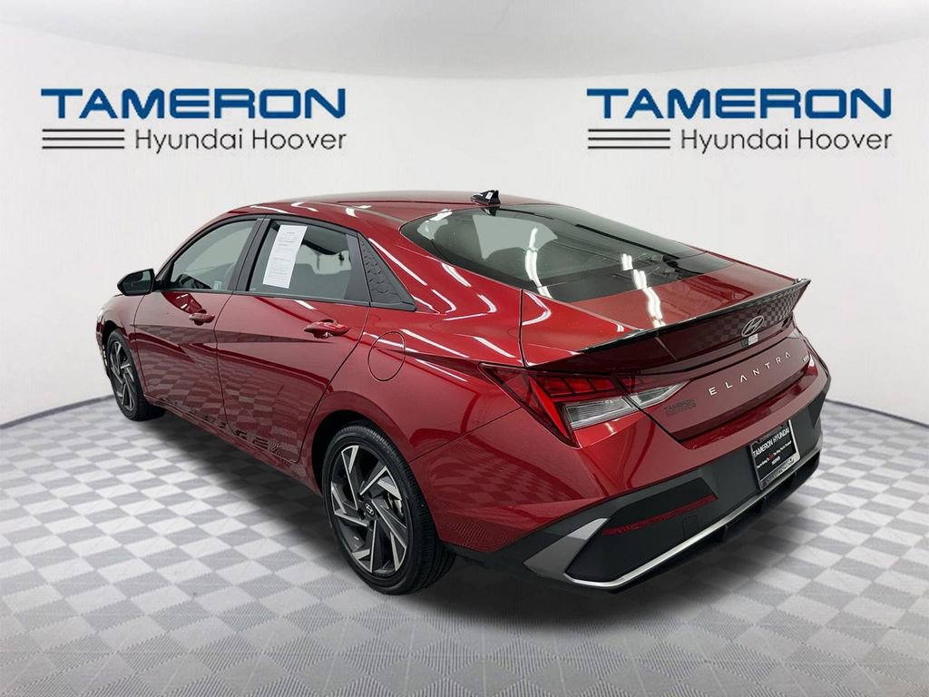 Used 2025 Hyundai Elantra SEL FWD image 3