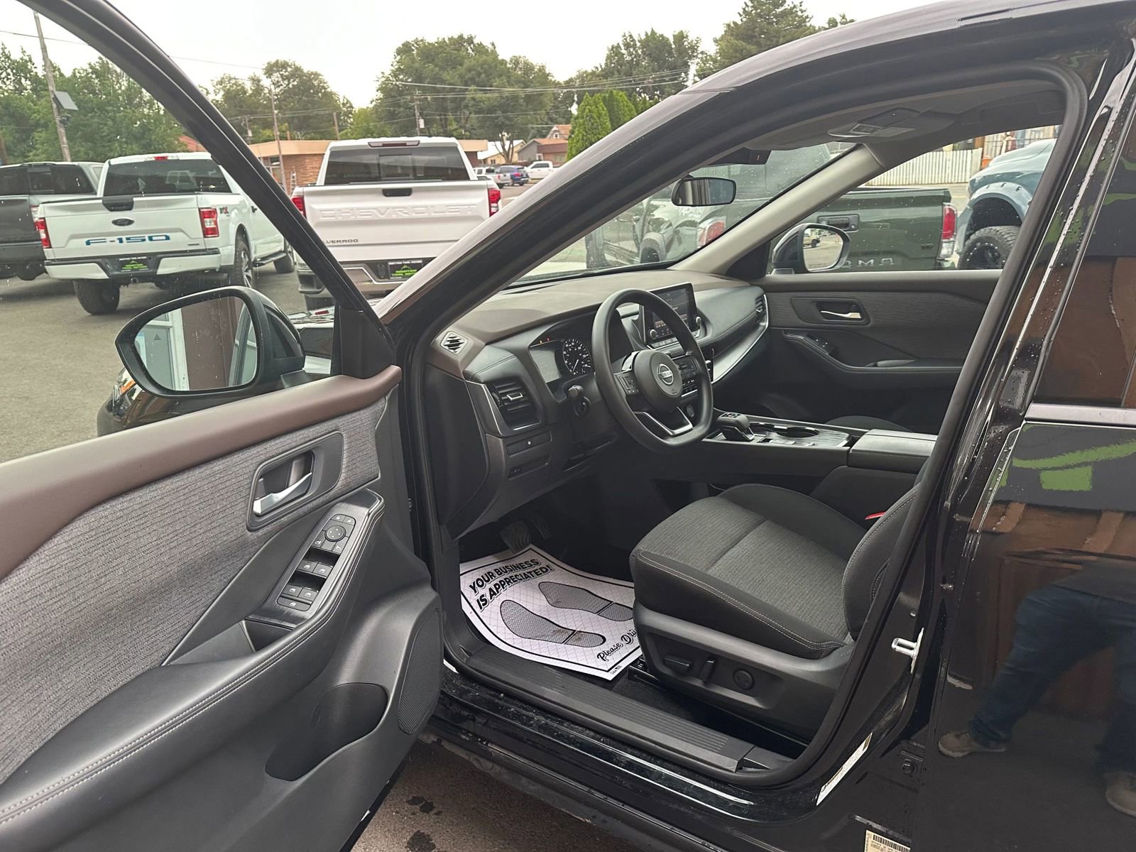 Used 2021 Nissan Rogue SV image 14