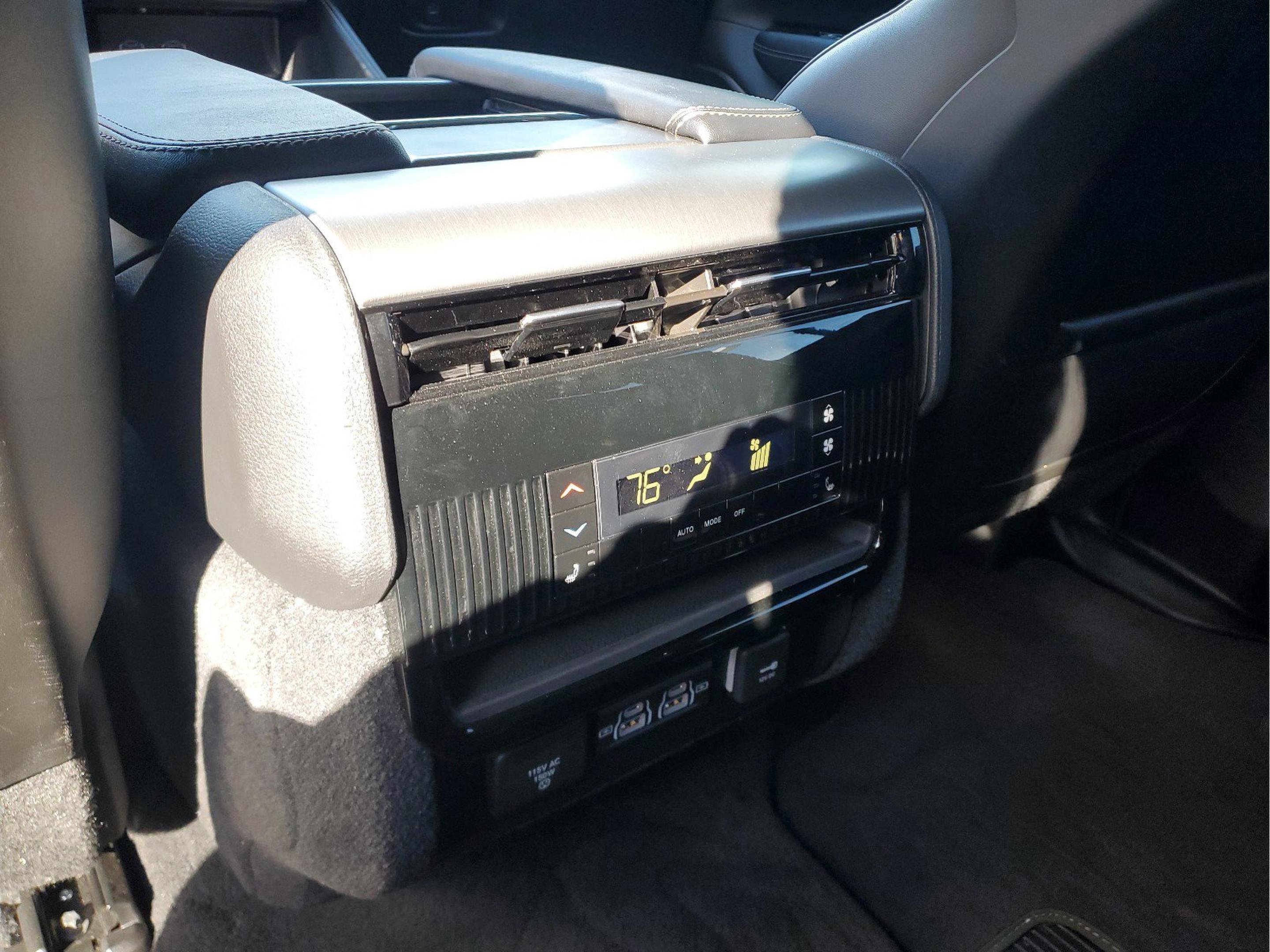 Certified 2025 Jeep Wagoneer Series II image 14