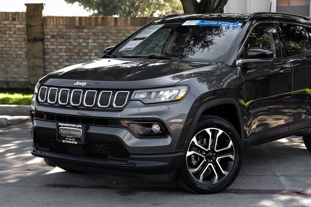 Used 2022 Jeep Compass Limited image 12