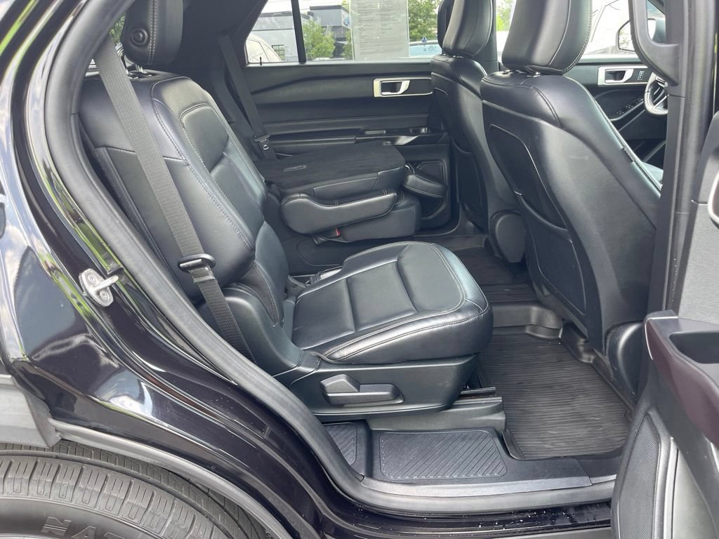 Used 2020 Ford Explorer XLT w/ Equipment Group 202A AWD/4WD image 19