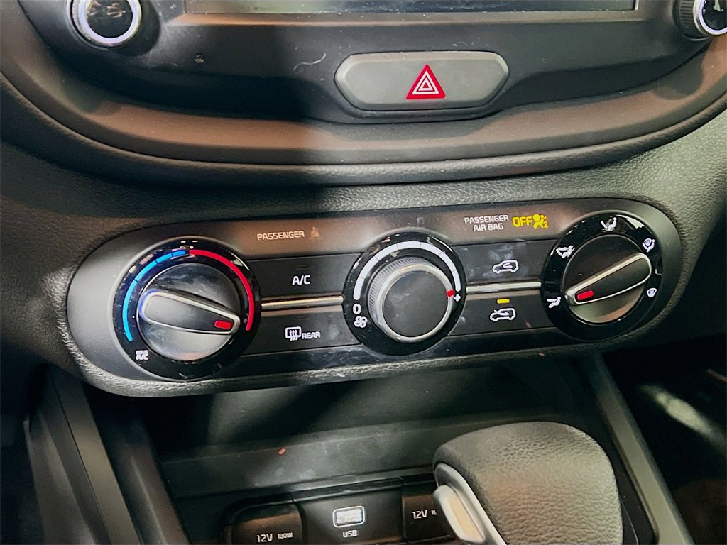 Used 2023 Kia Soul LX w/ LX Technology Package image 15