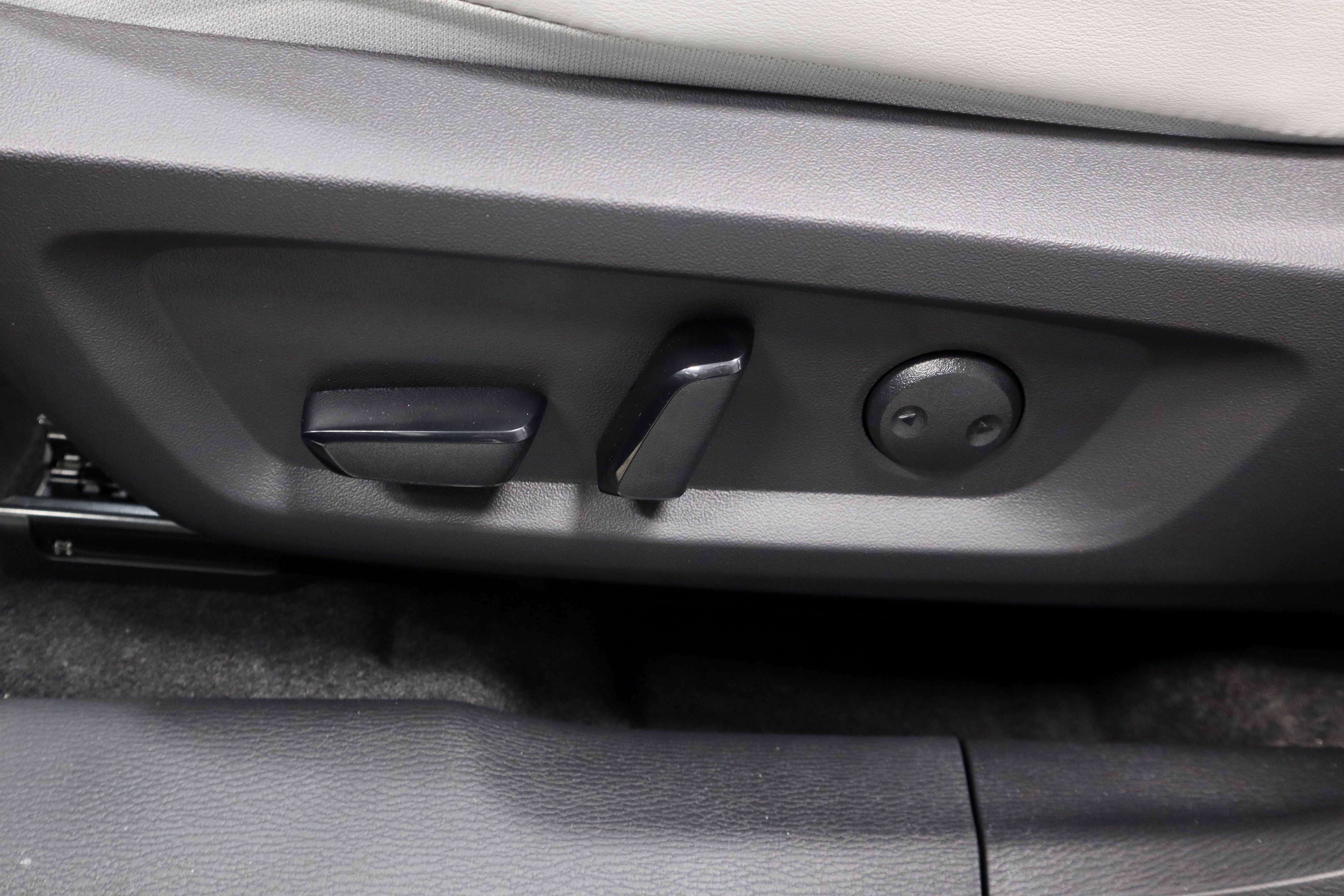 New 2026 Mitsubishi Outlander SE image 17