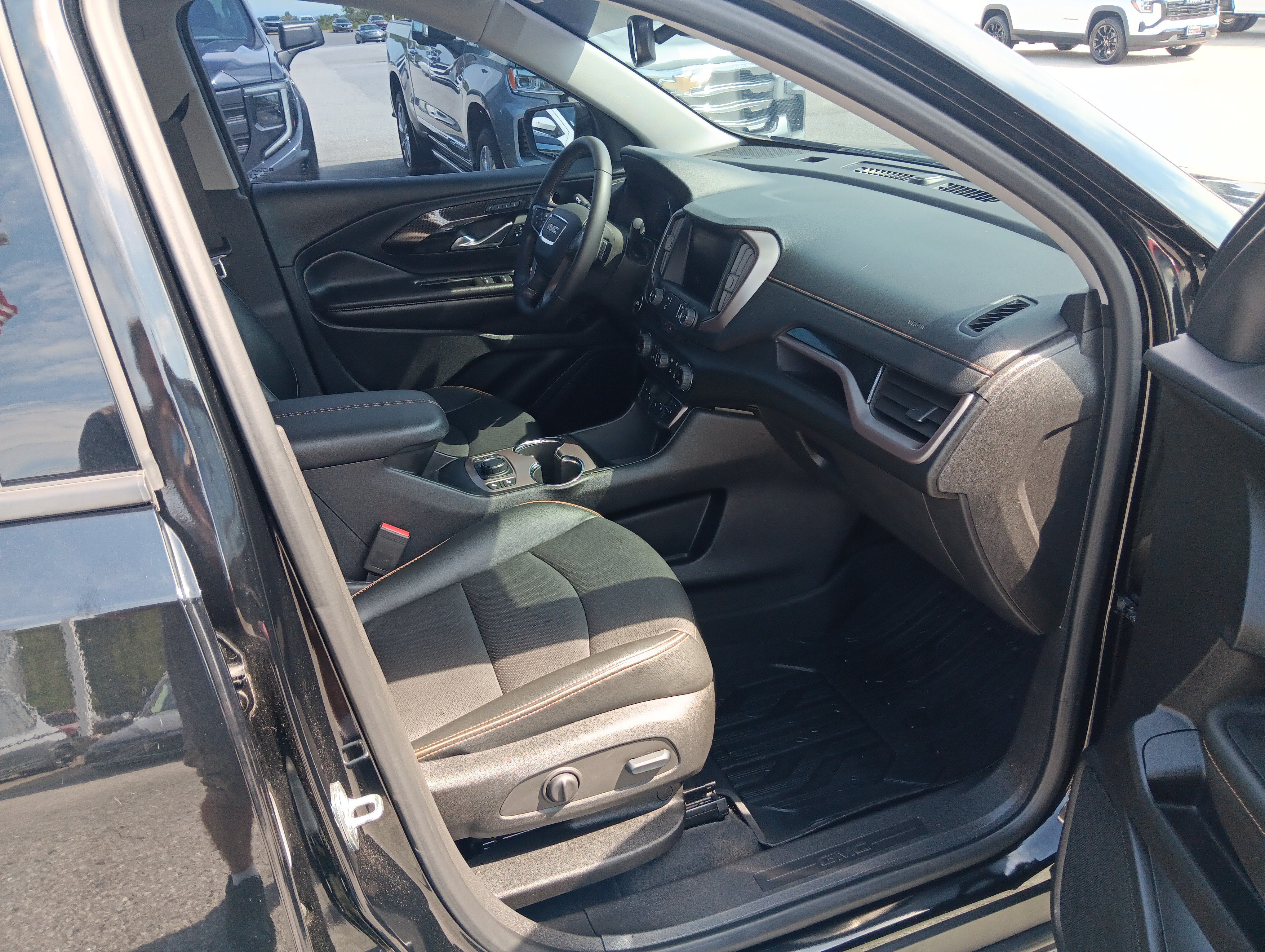 Used 2022 GMC Terrain AT4 w/ LPO, Floor Liner Package AWD/4WD image 20