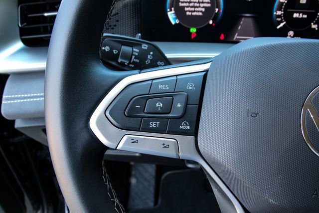 Certified 2025 Volkswagen Tiguan SE image 18