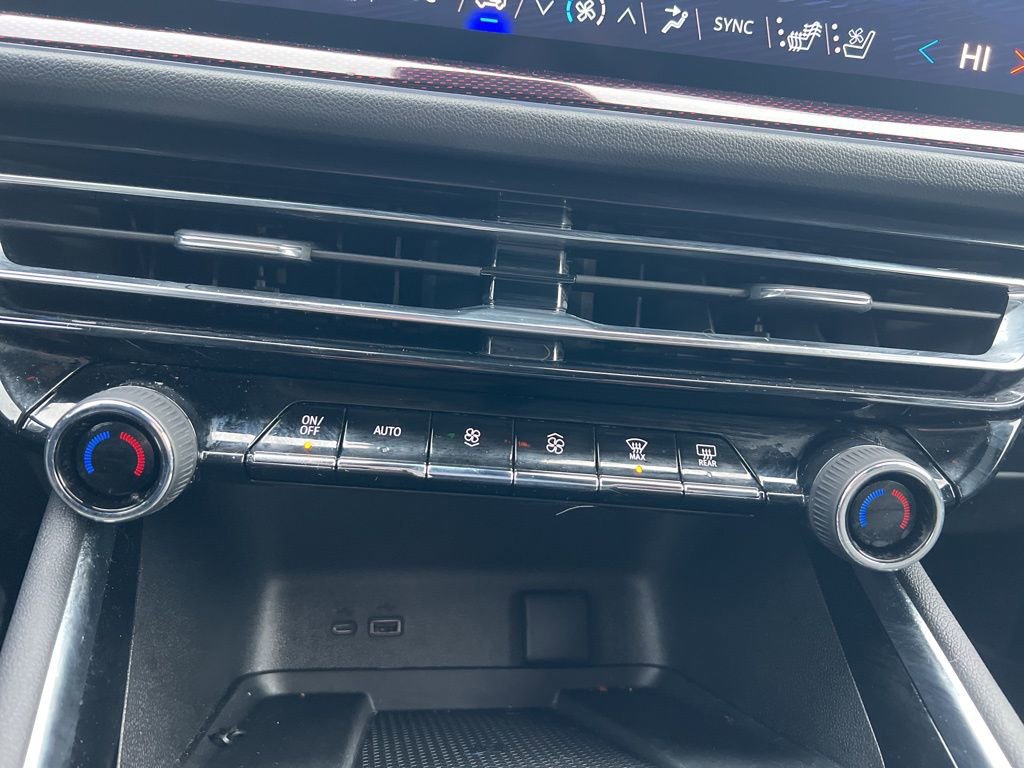 Used 2025 Chevrolet Traverse RS w/ LPO, Floor Liner Package image 22