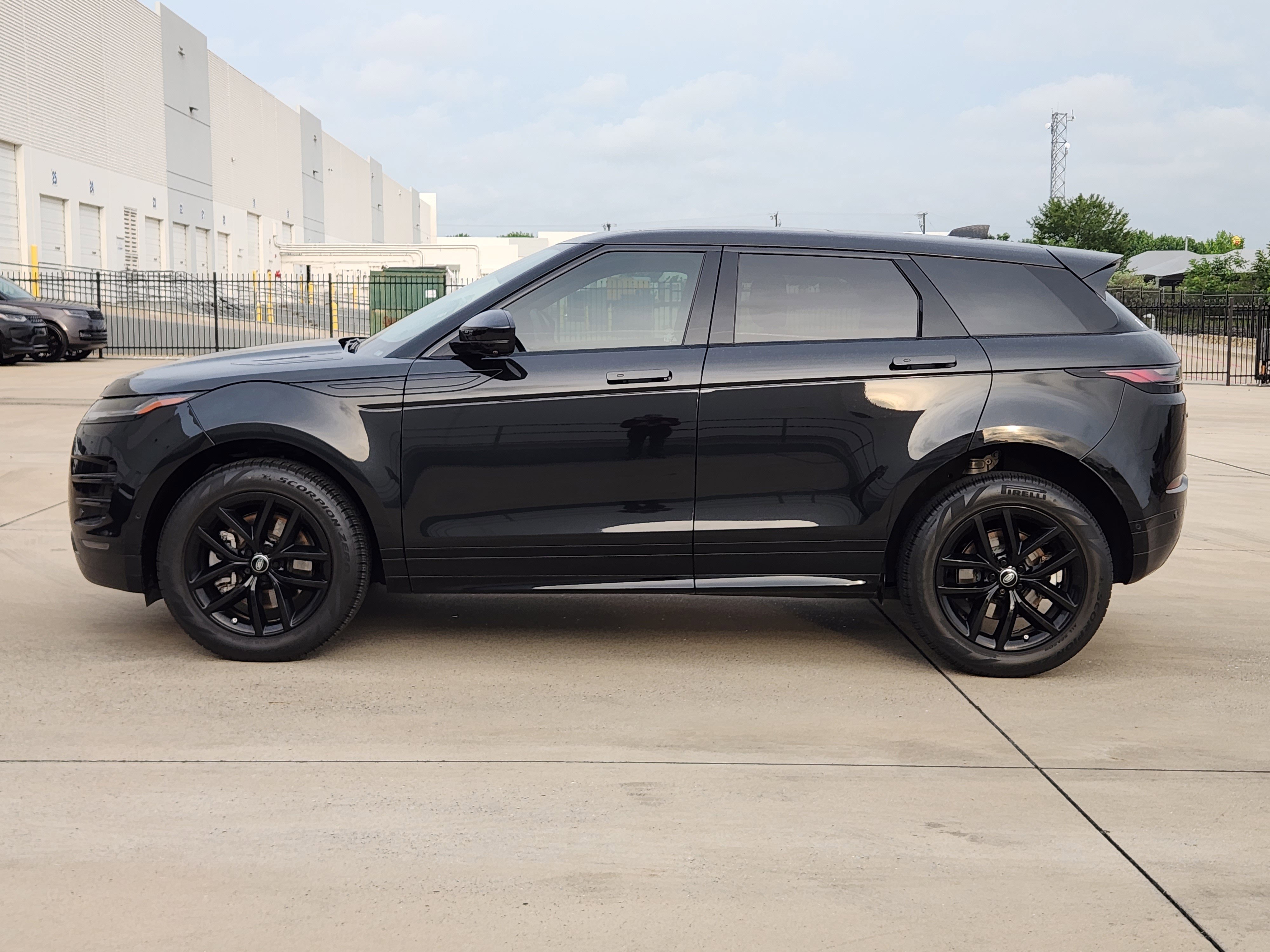 Certified 2024 Land Rover Range Rover Evoque Dynamic SE AWD/4WD image 3