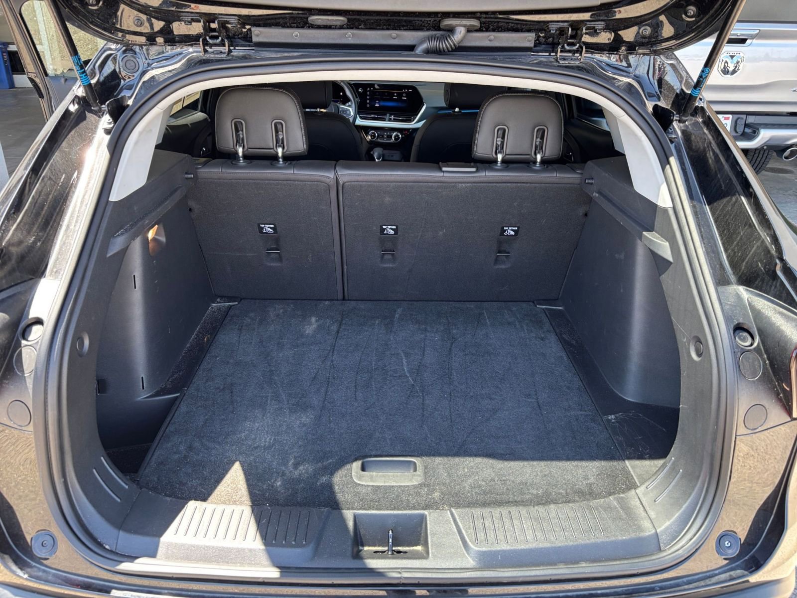 Used 2025 Chevrolet Trax LT w/ LT Convenience Package FWD image 31