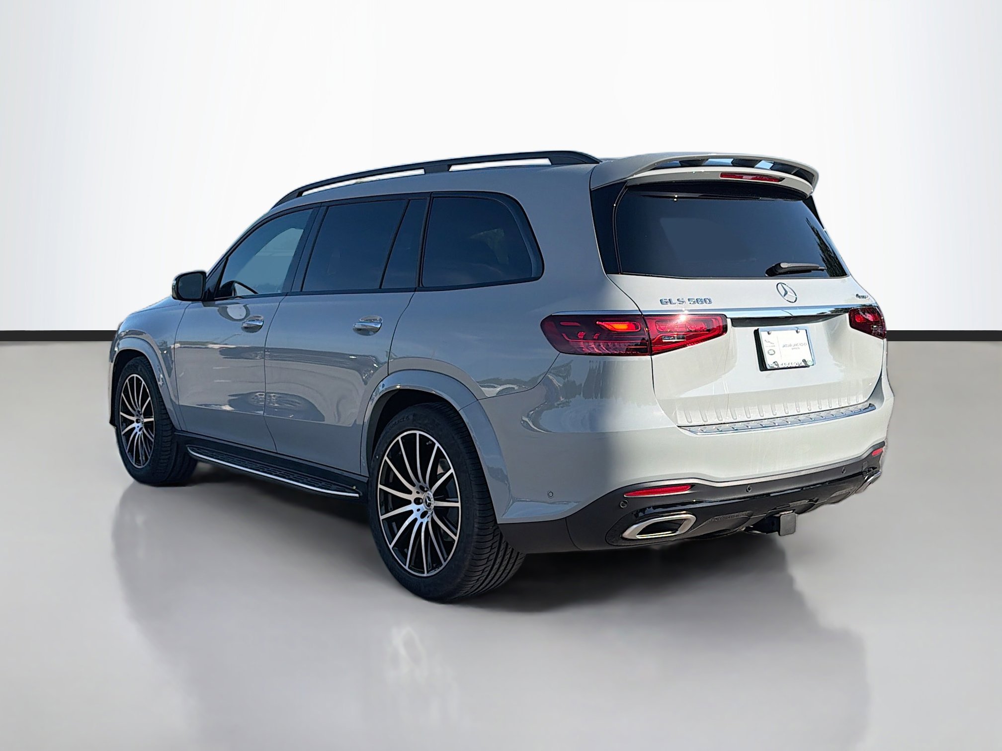 Used 2025 Mercedes-Benz GLS 580 4MATIC image 3