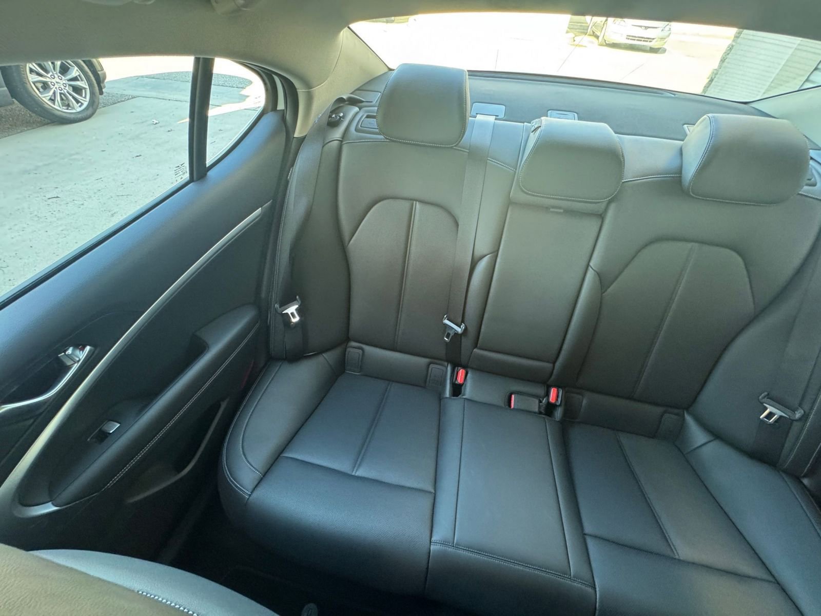 Used 2025 Genesis G70 2.5T image 39