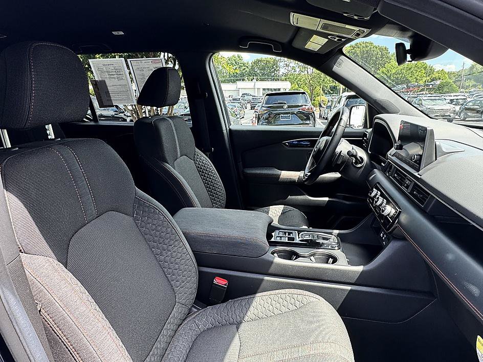 Used 2025 Honda Pilot Sport image 17