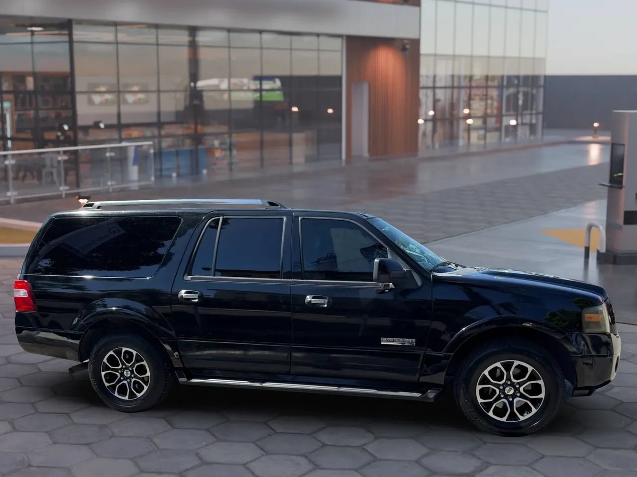 Used 2008 Ford Expedition EL Limited RWD image 7