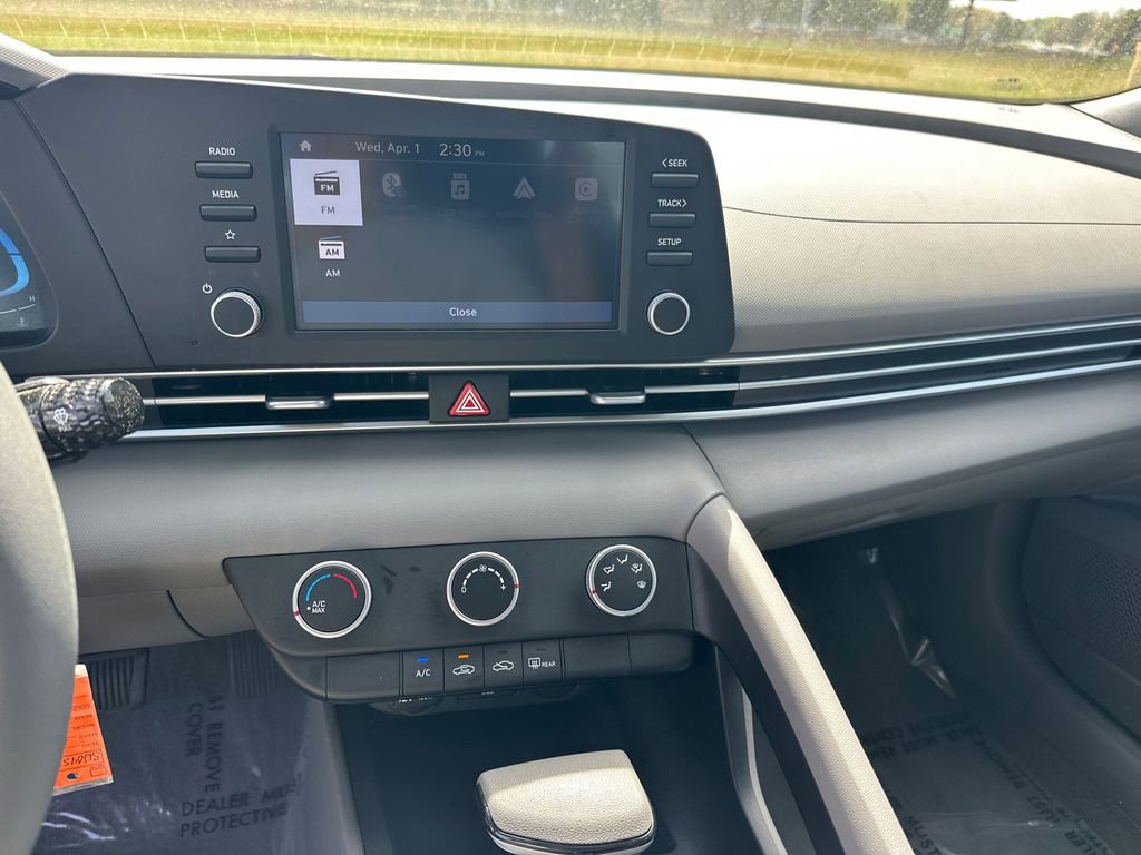 Used 2025 Hyundai Elantra SE FWD image 28