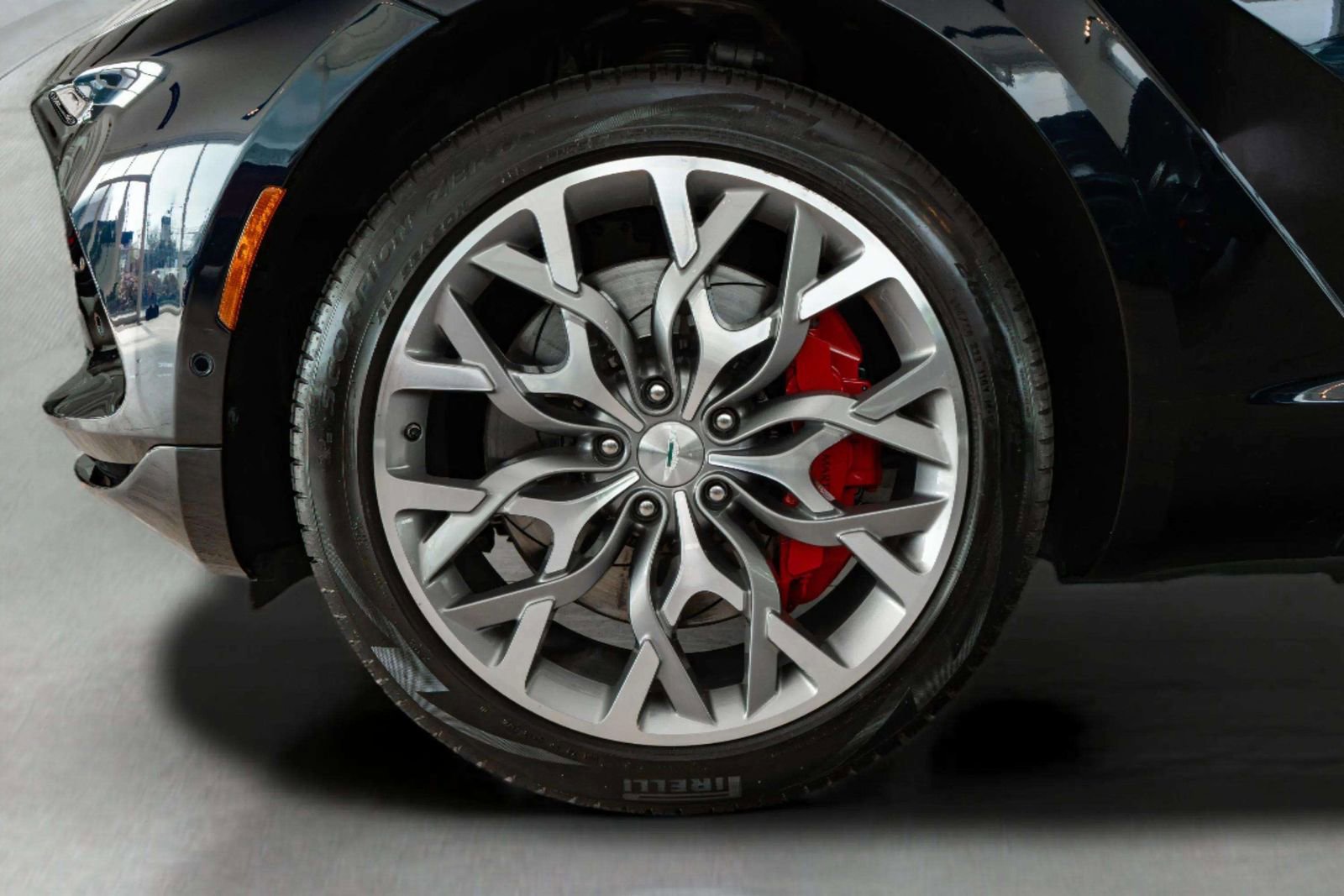 Used 2023 Aston Martin DBX AWD/4WD image 8