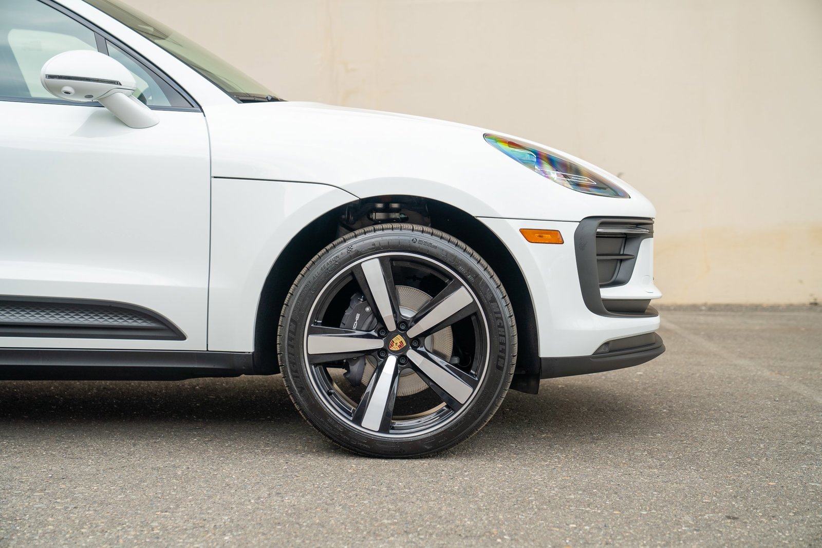 Certified 2025 Porsche Macan image 9
