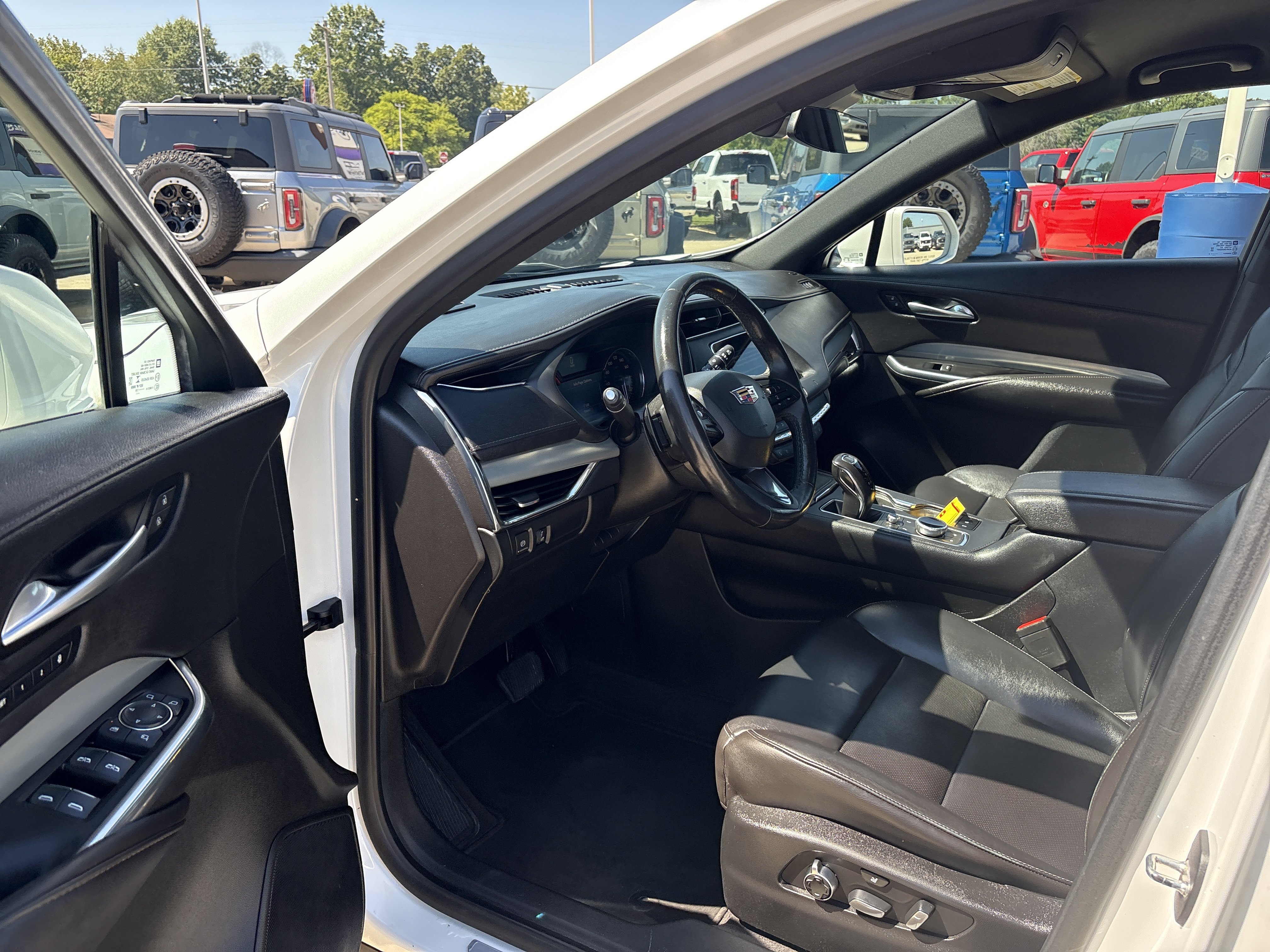 Used 2019 Cadillac XT4 Premium Luxury w/ Driver Assist Package FWD image 9