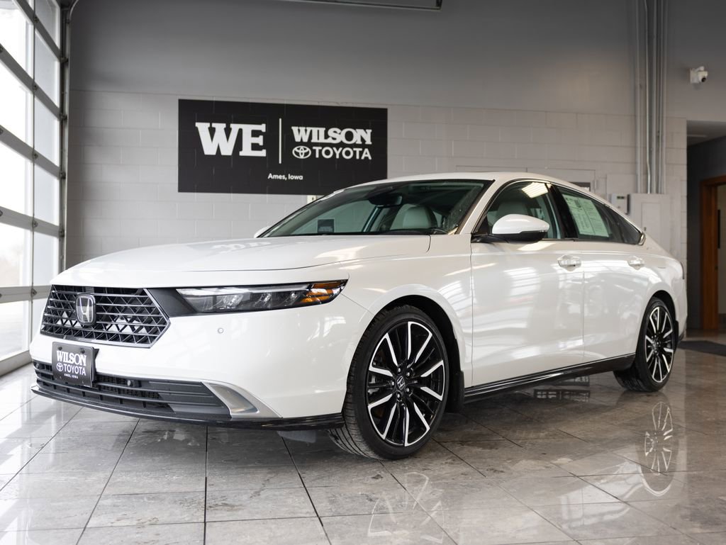 Used 2023 Honda Accord Touring image 2